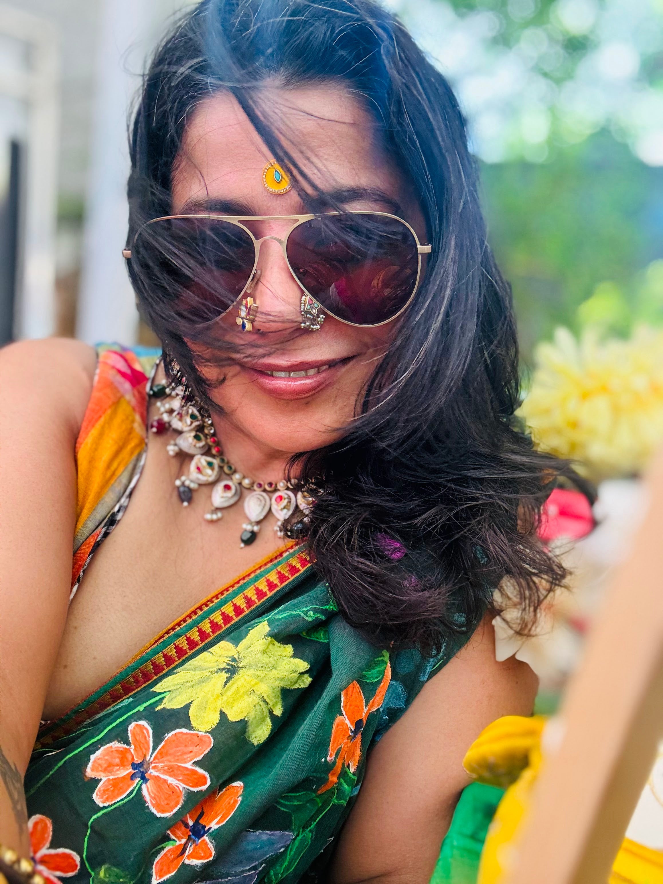 Leather Bindi vs. Fabric Bindi: Which One Is Right for You?